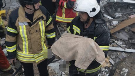 Vor Ukraine-Gipfel in den USA - Putin bombt Kinder zu Tode