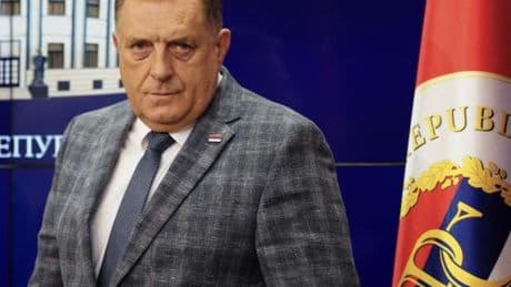 Le chef des Serbes de Bosnie, Milorad Dodik, déchu de son mandat après sa condamnation en justice