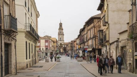 El pueblo donde nació Plex: bodegas subterráneas, iglesias mudéjares y un puente medieval