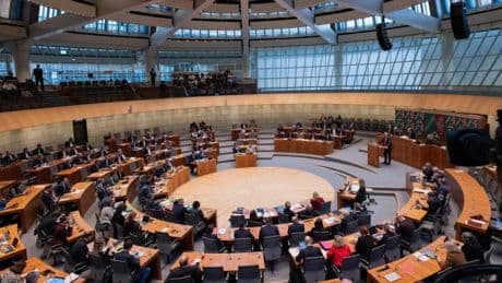 CDU und AfD liefern sich heftigen Streit um schärfere Sicherheitsregeln im NRW-Landtag