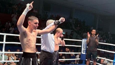 Boxen: Mit 15 Jahren: Berliner Boxer gewinnt ersten Profikampf