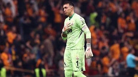 Galatasaray'da duygusal anlar! Icardi'den Muslera'ya çağrı: '1 yıl daha!'