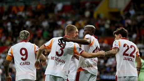 İlk kez oynadı