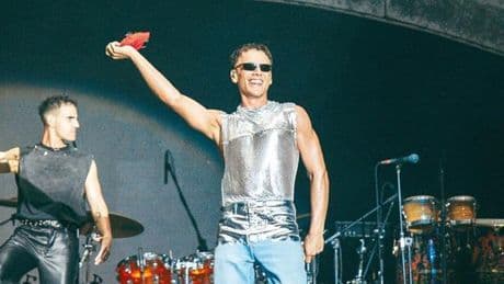 Dua Lipa ile aynı sahnede