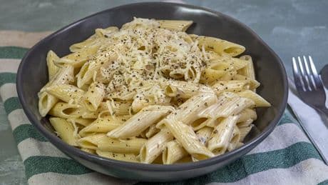Makarnanın en güzel hali! Kimse hayır diyemeyecek: İşte kremalı tavuklu mantarlı makarna tarifi…