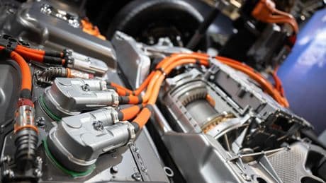 Elektronik: Gesunkene Nachfrage nach E-Autos – Batteriemarkt bricht ein