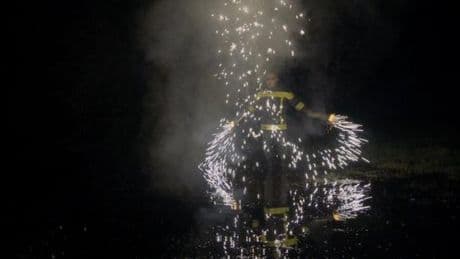 « Un pays en flammes » : deux artificiers et leurs bouquets de lucioles dans le ciel landais