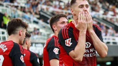 ¿Valdrán a Izeta sus 12 goles en el Mirandés para volver al Athletic?