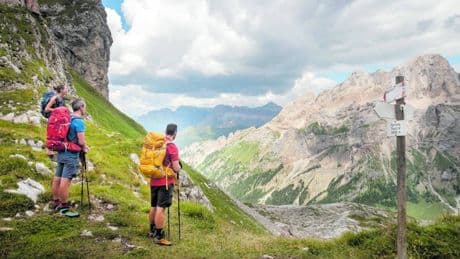 Ora il foliage dipinge il paesaggio. Gite e relax sui laghi d'autunno