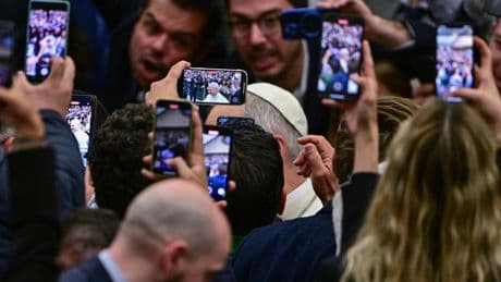 Léon XIV : voyages, libérations de journalistes… Un pape déjà à l’aise devant les médias