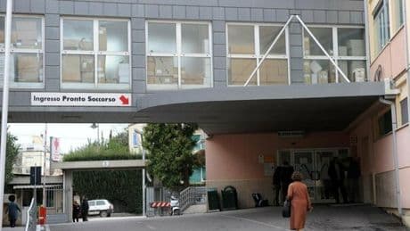 Pisa, donna trans di 44 anni morta dopo iniezione estetica illegale di olio. L'infezione e il rischio pratiche clandestine: l'allarme degli esperti