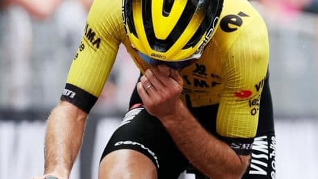 Simon Yates pembe mayoyu aldı