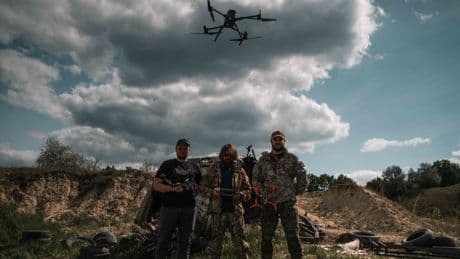 Pilotos de drones 'Top Gun' en Ucrania: "Asistimos a la mayor revolución bélica desde la invención de la pólvora"
