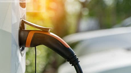 Auto elettrica, prosegue crescita in Italia ma resta gap con l'Europa. In aprile vendute 6.646 full electric (+110%)