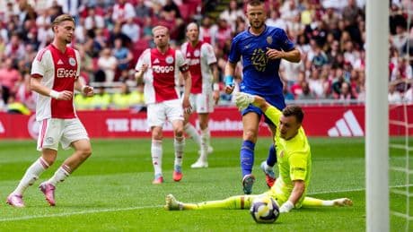 Ajax sluit voorbereiding af met gelijkspel tegen Monaco, blessure voor Brobbey