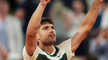 French Open 2025: Alcaraz nach Wackler im Achtelfinale