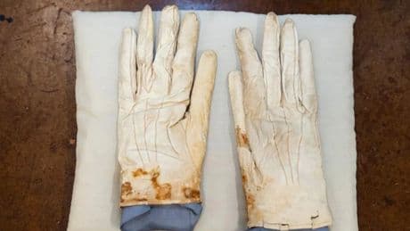 Abraham Lincoln’ün kanlı eldivenleri 1,35 milyon euroya satıldı
