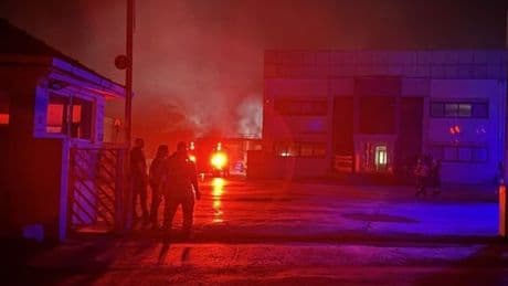 İzmir'de cam fabrikasında yangın
