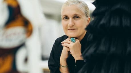 Maria Grazia Chiuri en la casa Dior: un legado donde el feminismo, la estética y la simbología se entrelazan