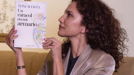 Toni Acosta se reconcilia con su pasado: infancia, divorcio y... muchas risas