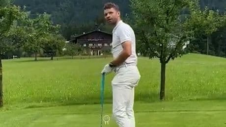 Bayern-Legende filmt ihn - Lachanfall nach Müller-Abschlag