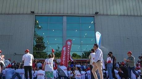 İzmir BB'de işten atılan işçiler Meclis Toplantısı'na girmek istedi
