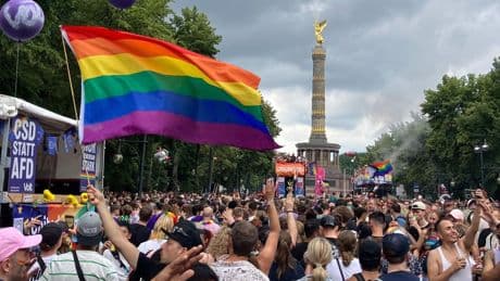 Berlin: Im Gegensatz zum Bundestag – Bundesrat hisst zum CSD Regenbogenflagge