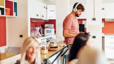 Une paroisse parisienne cible des critiques d’élus communistes après l’ouverture d’un « coliving »
