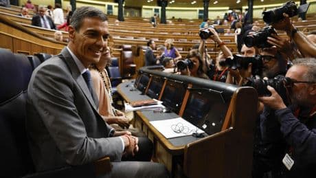 La 'cruzada' de Sánchez contra Trump obedece a 'sus intereses para apuntalar a sus socios de Gobierno', según The Economist