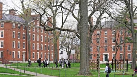 Universiteit Harvard naar rechter na stop op buitenlandse studenten