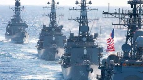 Venezuela, gli Stati Uniti schierano tre navi da guerra. Maduro mobilita 4,5 milioni di miliziani nei Caraibi