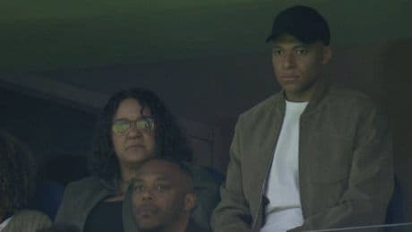 Pitos a Mbappé en el Santiago Bernabéu cuando le enfocan en el palco