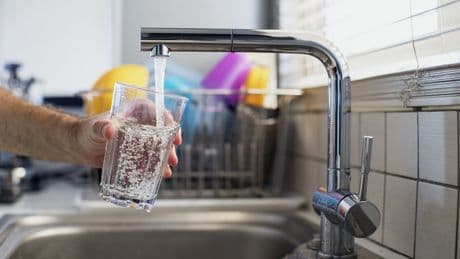 Überraschende Gründe: Darum können Sie bedenkenlos Kalkwasser trinken