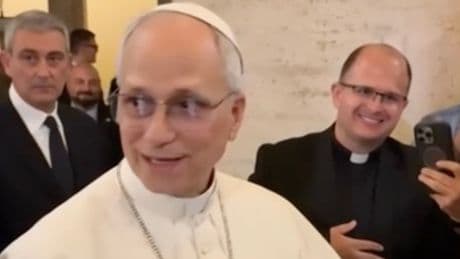 Kurz nach der Wahl - Papst Leo XIV. zum Anfassen nah