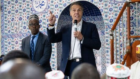 For the First Time in the Mayor’s Race, Cuomo Campaigns at a Mosque