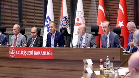 Bakan Yerlikaya: Sahipsiz hayvanların toplanması hem insani hem hukuki bir sorumluluktur