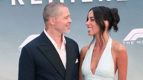 Brads Freundin strahlt bei „F1“-Premiere - Formel LOVE!