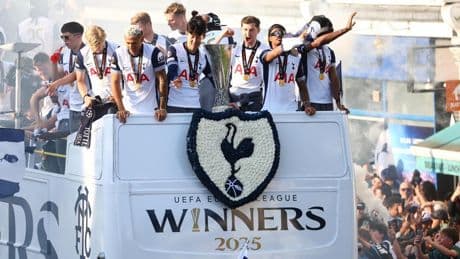 El Tottenham desata la locura en las calles de Londres