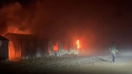 Diyarbakır'da şantiyede yangın çıktı: Bir itfaiye emekçisi yüzünden yaralandı