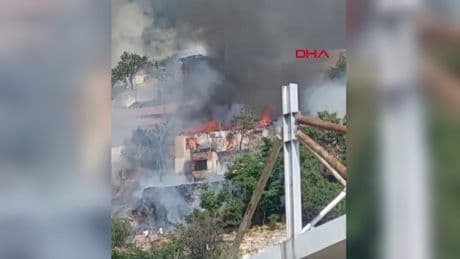 Ankara'da gecekondu yangını diğer binalara sıçradı