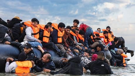 Starmer accused of ‘abject failure’ as people smuggling arrests fall under Labour