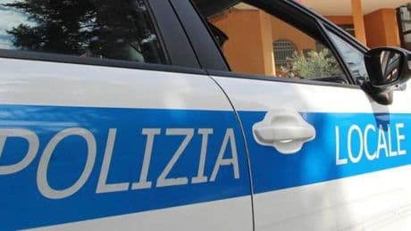 Minorenni fermati su uno scooter rubato a Genova: avevano tirapugni e stupefacenti