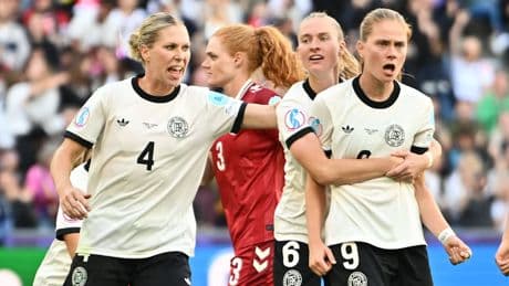 Training unter Polizeischutz - Schweden-Horror für DFB-Star