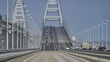 Ucrania asesta un nuevo golpe a Rusia al dañar los cimientos del puente de Crimea en una operación especial