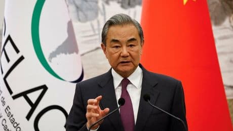 Chinas Außenminister in Berlin: Härtere Gangart gegenüber Peking – Erster Test für die neue deutsche China-Politik