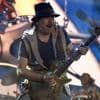 Le célèbre guitariste Santana contraint de reporter des concerts après avoir contracté le Covid-19
