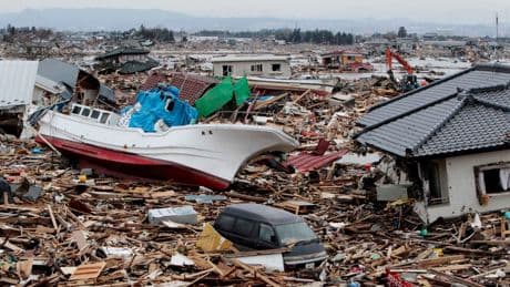 Japonya'da 40 metrelik dehşet hatırlatması: Gözler tsunami alarmında