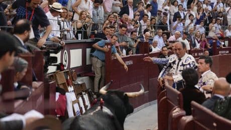 Tres toros saltan al callejón en Las Ventas: a Diego Ventura se le escapa su vigésima Puerta Grande