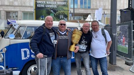 "Spiel unseres Lebens": Vier Arminia-Fans werden auf Fanfest belagert