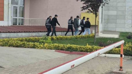 Sahte polislerden 3 milyon TL'lik vurgun! 5 kişi tutuklandı